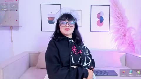 Snapshot of amy_lit chatting on October 2025 07:58:02 PM Hello I am Allison Welcome to my room and let is have a good time together whith me online show from October 2025 07:58:02 PM