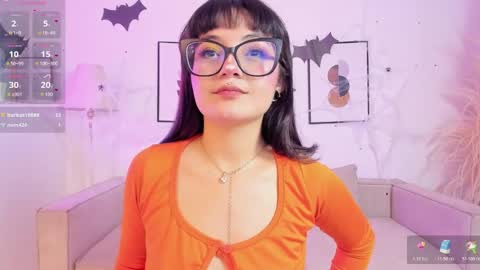 Snapshot of amy_lit chatting on October 2025 07:01:02 PM Hello I am Allison Welcome to my room and let is have a good time together whith me online show from October 2025 07:01:02 PM