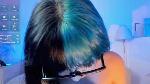 Snapshot of amy_lit chatting on November 2025 09:14:02 PM Hello I am Allison Welcome to my room and let is have a good time together whith me online show from November 2025 09:14:02 PM