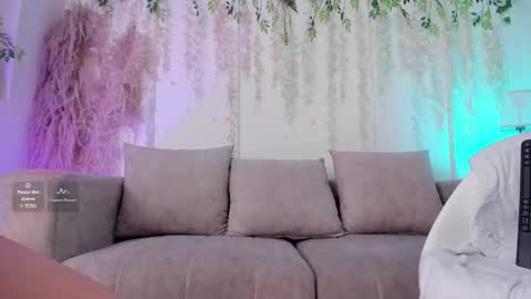 Snapshot of amy_lit chatting on February 2026 09:29:02 PM Hello I am Allison Welcome to my room and let is have a good time together whith me online show from February 2026 09:29:02 PM