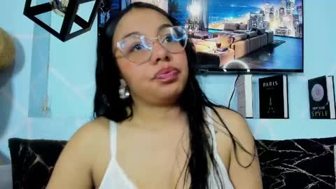 Snapshot of amy_noa chatting on April 2026 01:53:02 AM Emy Noa online show from April 2026 01:53:02 AM
