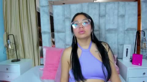 Snapshot of amy_noa chatting on May 2026 01:00:01 AM Emy Noa online show from May 2026 01:00:01 AM