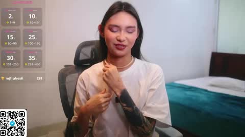 Snapshot of amy_peachy chatting on May 2026 03:45:01 AM Amy online show from May 2026 03:45:01 AM