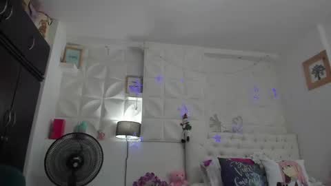 Amy Caroland online show from December 2024 05:40:02 PM