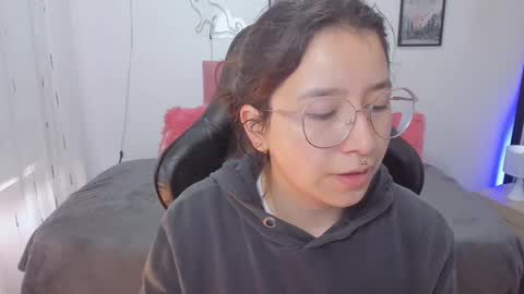 Amy sophia 3 online show from November 2025 01:10:02 PM