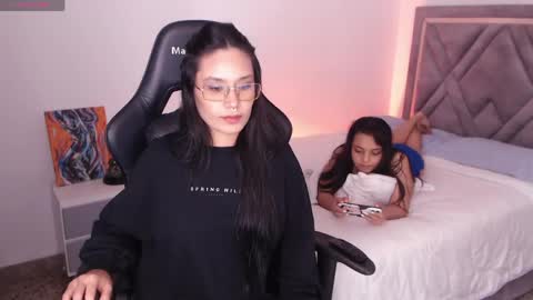 Snapshot of amy_stiward chatting on June 2026 07:41:02 PM Mia Cristancho online show from June 2026 07:41:02 PM