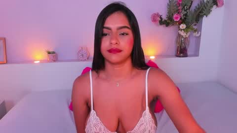 Snapshot of amybarton chatting on December 2024 06:38:01 PM My name is AMY... Nice to meet you  thumb up me please its important online show from December 2024 06:38:01 PM