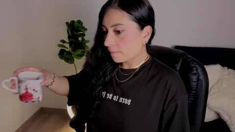 Aleja  online show from November 2025 08:42:01 AM