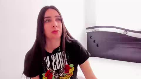 Snapshot of ana_castilo chatting on December 2024 02:51:01 PM Ana IG an castillo 1 online show from December 2024 02:51:01 PM