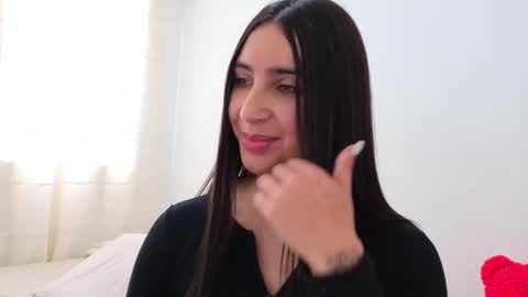 Snapshot of ana_castilo chatting on October 2025 01:44:01 PM Ana IG an castillo 1 online show from October 2025 01:44:01 PM