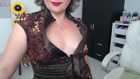 Snapshot of ana_hotmilfx chatting on December 2024 05:34:01 AM ANA online show from December 2024 05:34:01 AM