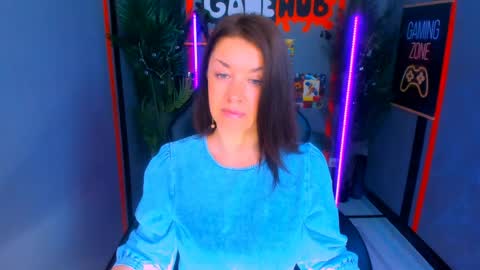 Snapshot of ana_mills chatting on May 2026 10:01:02 AM Ana online show from May 2026 10:01:02 AM
