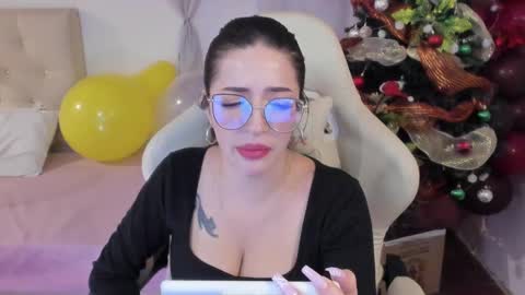 Im anna but you can call me as you want online show from December 2024 10:01:02 PM