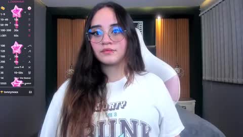 Snapshot of ana_taylor2 chatting on December 2024 05:33:02 PM Ana online show from December 2024 05:33:02 PM