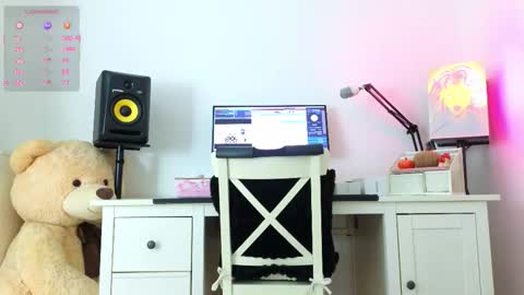 Annie  online show from October 2025 12:13:02 PM