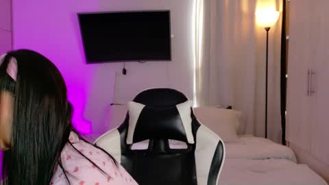 ANABEL WOLF  online show from September 2025 04:45:01 PM