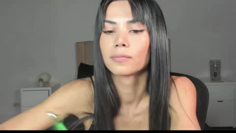 Snapshot of anahenao chatting on May 2026 11:32:01 PM Ana Henao or Annie... Follow me ahenaocb Insta X online show from May 2026 11:32:01 PM