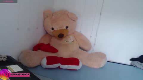 Snapshot of anahibrowns95 chatting on February 2025 07:41:01 PM Anahi Browns online show from February 2025 07:41:01 PM