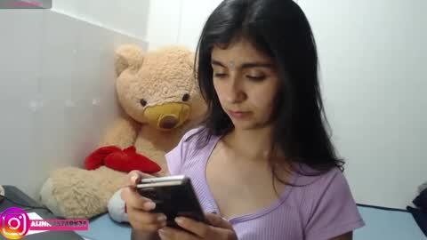 Snapshot of anahibrowns95 chatting on February 2025 10:58:01 PM Anahi Browns online show from February 2025 10:58:01 PM