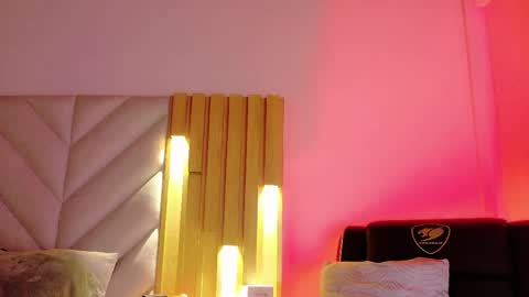 Anaise  online show from April 2026 11:37:02 AM