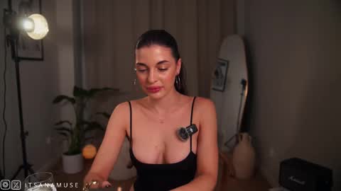 Ana online show from October 2025 08:40:01 PM