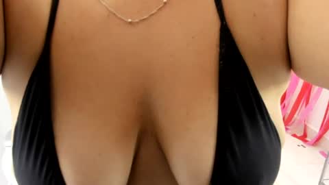 Snapshot of anawatson_ chatting on June 2026 06:45:02 PM Ana online show from June 2026 06:45:02 PM