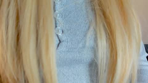 Snapshot of andanda2kk chatting on March 2026 10:34:02 PM Layla online show from March 2026 10:34:02 PM