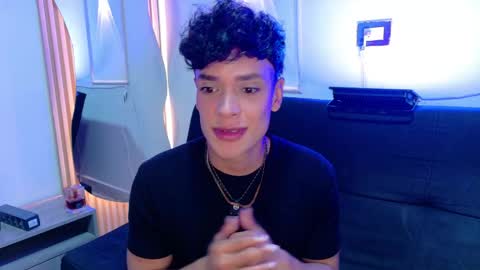 Snapshot of ander_ashford77 chatting on May 2026 12:20:01 PM Ander online show from May 2026 12:20:01 PM