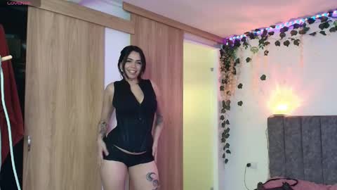 Snapshot of andra_rosse chatting on May 2026 05:17:02 PM Andra de la Rosse online show from May 2026 05:17:02 PM