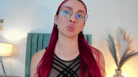 Andra Cyrus online show from January 2025 05:39:01 PM