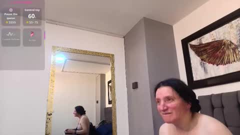 Cloe online show from December 2025 04:09:01 AM