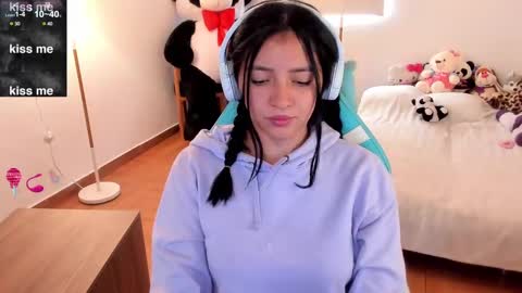 Snapshot of andrea_bonnie chatting on February 2025 10:03:01 PM andrea_bonnie online show from February 2025 10:03:01 PM