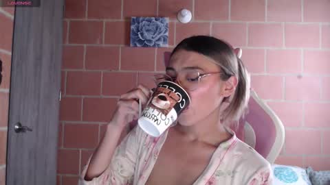 Andrea  online show from December 2025 12:56:01 PM