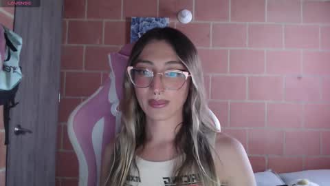 Snapshot of andrea_camila chatting on February 2026 09:19:02 PM Andrea online show from February 2026 09:19:02 PM