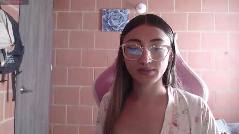 Snapshot of andrea_camila chatting on February 2026 02:01:02 PM Andrea online show from February 2026 02:01:02 PM