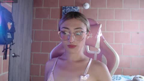 Snapshot of andrea_camila chatting on March 2026 09:43:01 PM Andrea online show from March 2026 09:43:01 PM