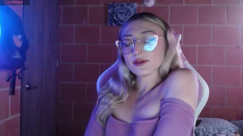 Snapshot of andrea_camila chatting on March 2026 05:51:02 PM Andrea online show from March 2026 05:51:02 PM