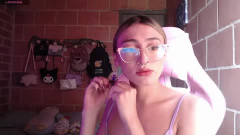 Snapshot of andrea_camila chatting on May 2026 04:24:01 PM Andrea online show from May 2026 04:24:01 PM
