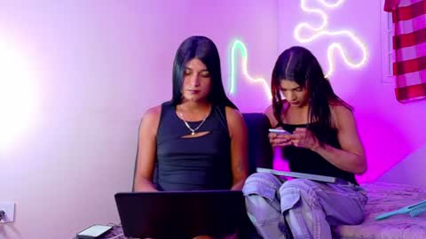 Snapshot of andrea_r_ chatting on July 2026 04:54:01 AM andrea_r_ online show from July 2026 04:54:01 AM