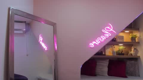 Snapshot of andrecastaneda chatting on November 2025 11:29:01 AM Andre Castaneda online show from November 2025 11:29:01 AM