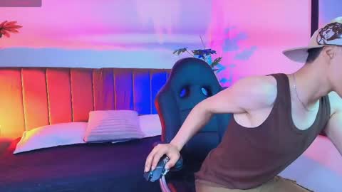 andreew_style_ online show from April 2026 09:27:01 PM