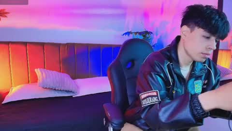 andreew_style_ online show from April 2026 09:28:01 PM