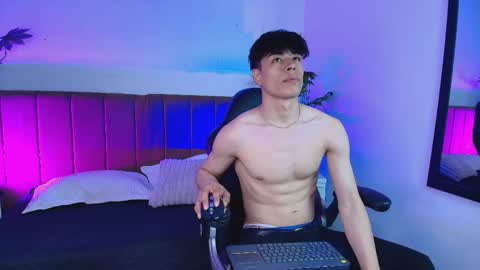 andreew_style_ online show from April 2026 08:44:01 PM