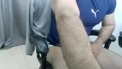 Snapshot of andres180950734 chatting on April 2026 11:46:02 AM andres180950734 online show from April 2026 11:46:02 AM