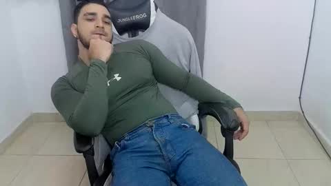Snapshot of andres180950734 chatting on May 2026 11:21:01 PM andres180950734 online show from May 2026 11:21:01 PM