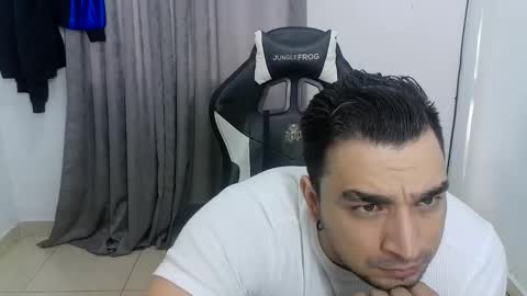 Snapshot of andres180950734 chatting on May 2026 12:35:02 PM andres180950734 online show from May 2026 12:35:02 PM