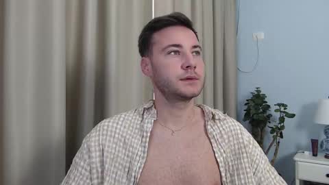 Snapshot of andrew2305 chatting on September 2025 09:14:01 AM Justin Andrew online show from September 2025 09:14:01 AM