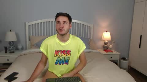 Snapshot of andrew2305 chatting on September 2025 08:52:02 AM Justin Andrew online show from September 2025 08:52:02 AM