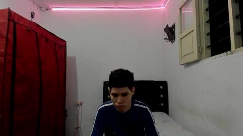 andrew_2811 online show from April 2026 12:12:01 AM