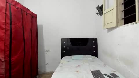 andrew_2811 online show from May 2026 01:03:01 AM